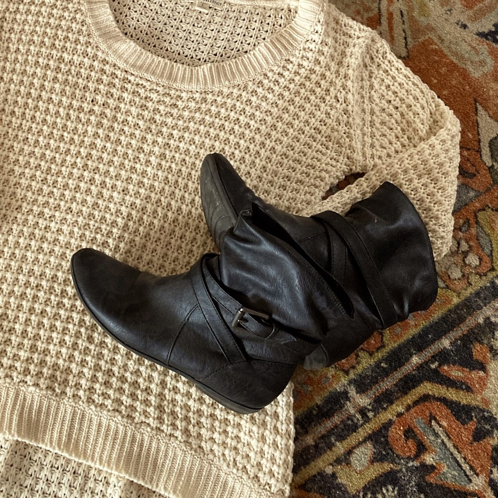 Short black boots